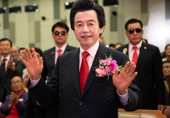 허경영 총재의 국가혁명배당금당이 성남지역 4개 선거구에 11명 예비후보를 등록했다.