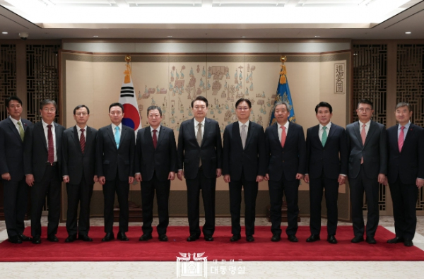 윤석열 대통령, 정책실장‧수석비서관 임명장 수여